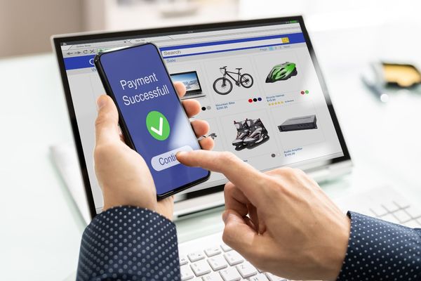 Franquicia digital vs. tienda online tradicional: ¿cuál es mejor para emprender?